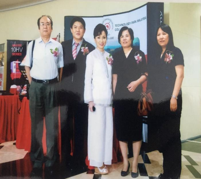 與馬來(lái)西亞化妝品公司技術(shù)研討